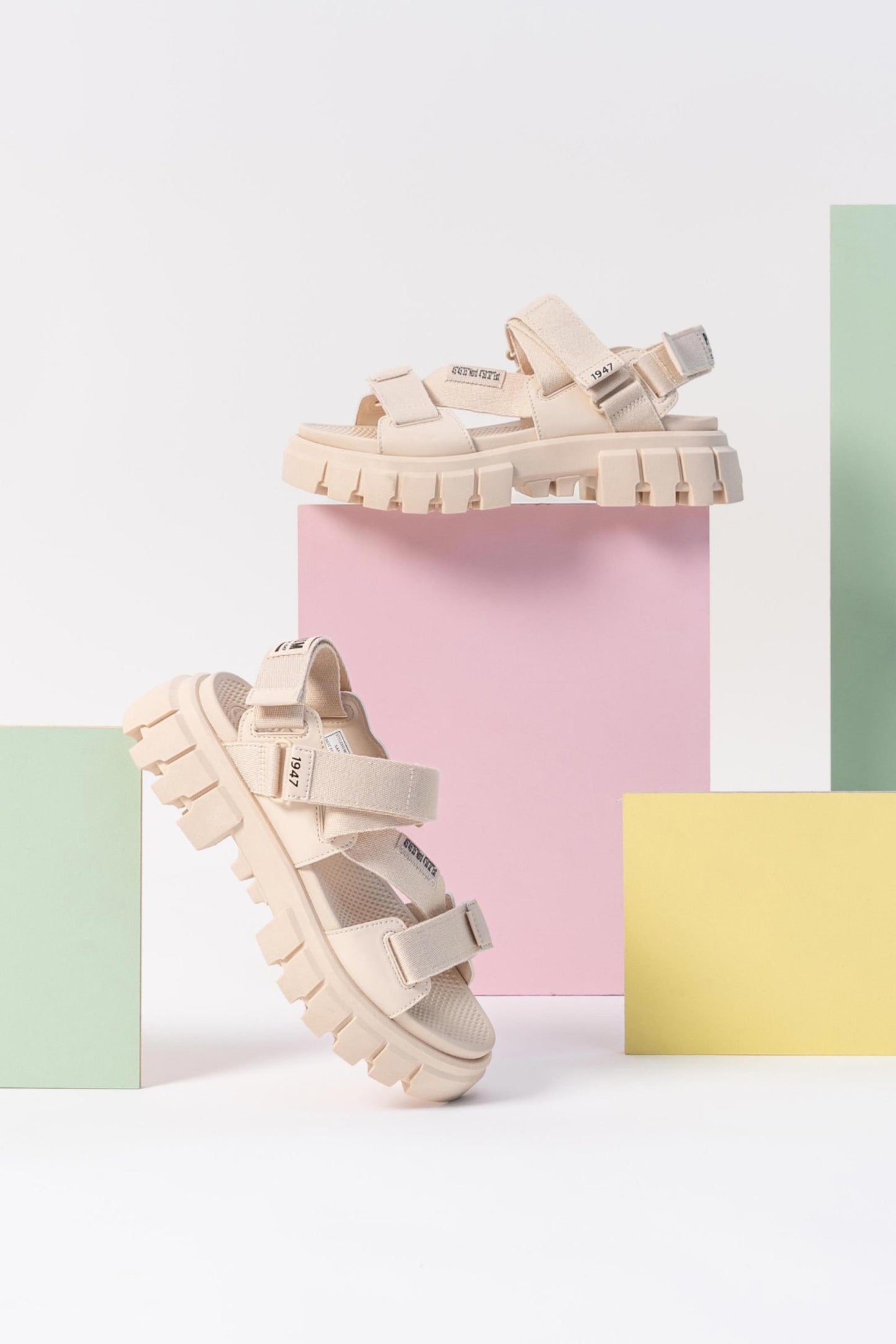 98578-260-M | REVOLT SANDAL MONO | SAND